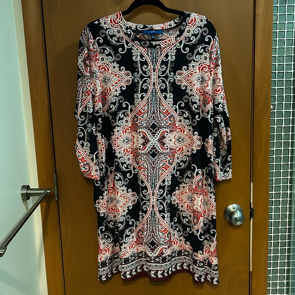 XL Apt 9 Long Sleeved Patterned Dress with Pockets